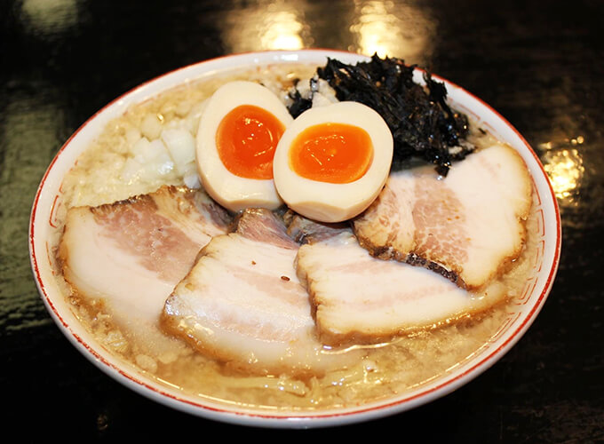 背脂煮干し特製肉そば